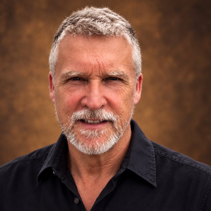 Portrait of Tim Hanley